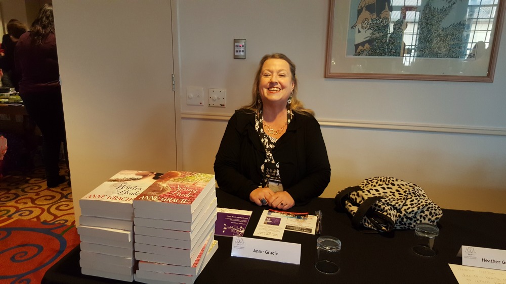 2016 ARRA booksigning - Anne Gracie