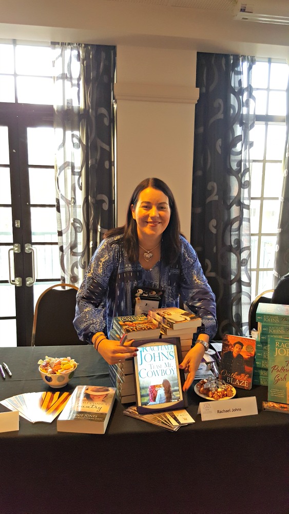 2016 ARRA booksigning - Rachael Johns