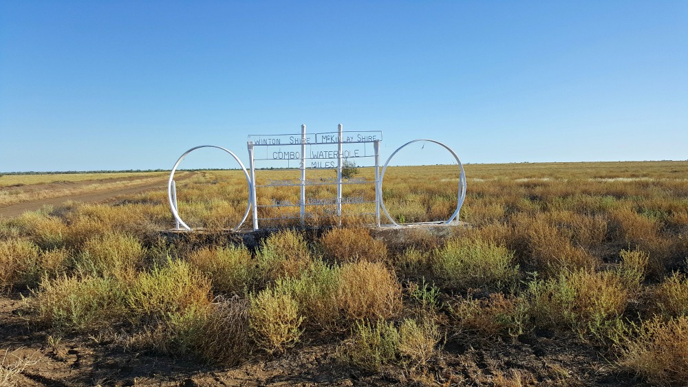 Sign indicating the turn-off to Combo Waterhole