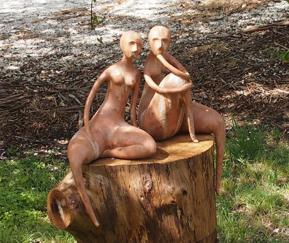 Sculpture on the Farm. Heart to Heart by Amanda Harrison.